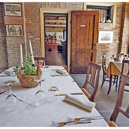 Corte Dossello 4* Massa Fiscaglia